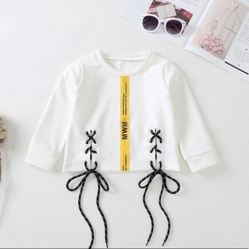 Very Trendy 🥰🥰Toddlers White Top With Yellow Stripe